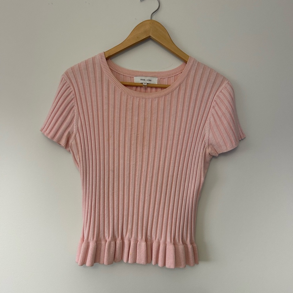 John + Jenn Pink Fitted T-Shirt with Ribbed Texture and Ruffled Hem